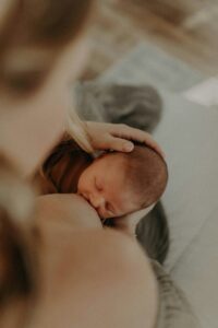 Read more about the article Essential Breastfeeding Tips for New Moms: How to Successfully Navigate the Journey